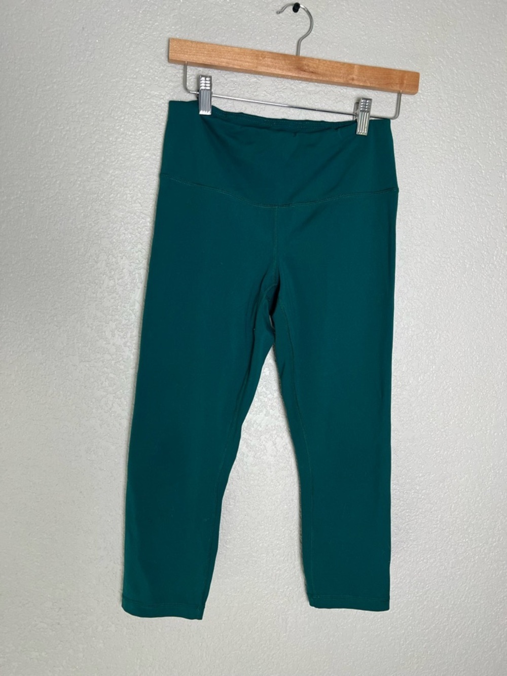 Hunter Green High-Waist 7/8 length Performance Capri Leggings